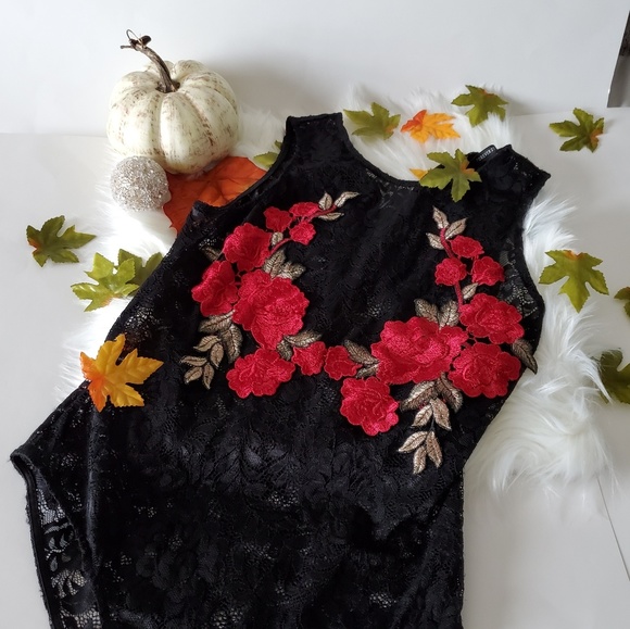 Forever 21 Tops - Floral lace fall festival bodysuit